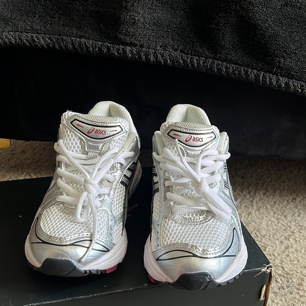 ASICS - Picture 4 of 4